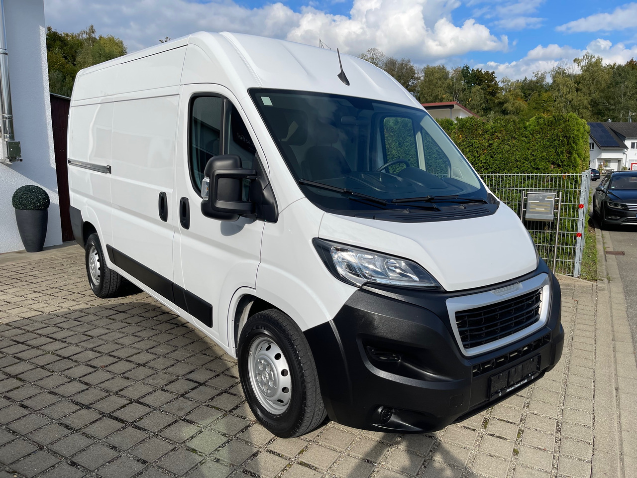 Peugeot Boxer Kasten L2H2 AppleCarplay/Klima/Kamera - Furgon: slika 2 Peugeot Boxer Kasten L2H2 AppleCarplay/Klima/Kamera - Furgon: slika 2