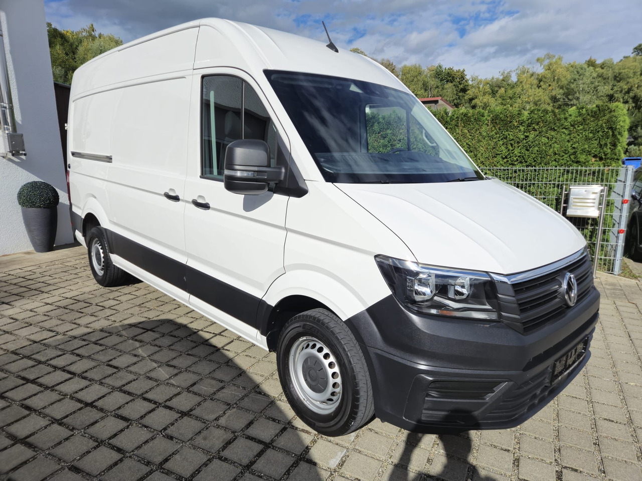 VOLKSWAGEN Crafter 35 mittellang Hochdach AppConnect/Kamera - Furgon: slika 2 VOLKSWAGEN Crafter 35 mittellang Hochdach AppConnect/Kamera - Furgon: slika 2