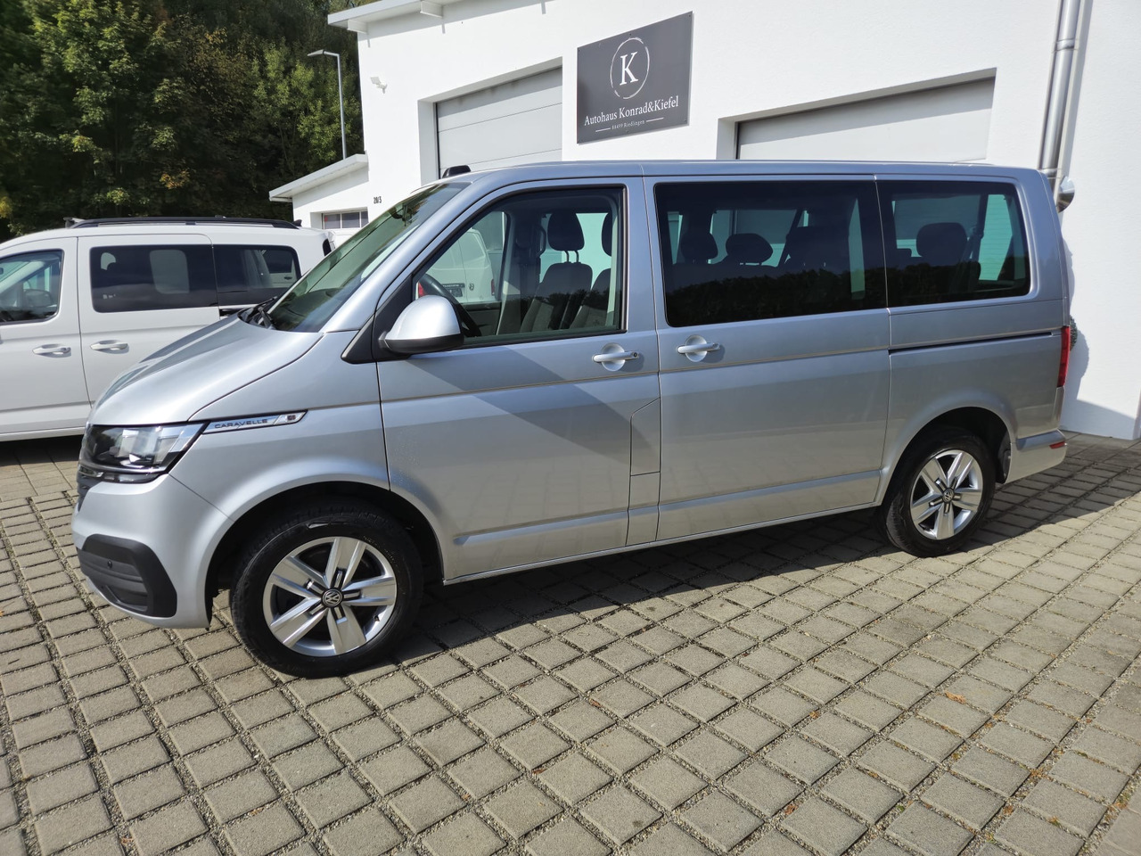 VOLKSWAGEN T6.1 Caravelle 4Motion/Automatik/Kamera/App-Con. - Potniški kombi: slika 3 VOLKSWAGEN T6.1 Caravelle 4Motion/Automatik/Kamera/App-Con. - Potniški kombi: slika 3