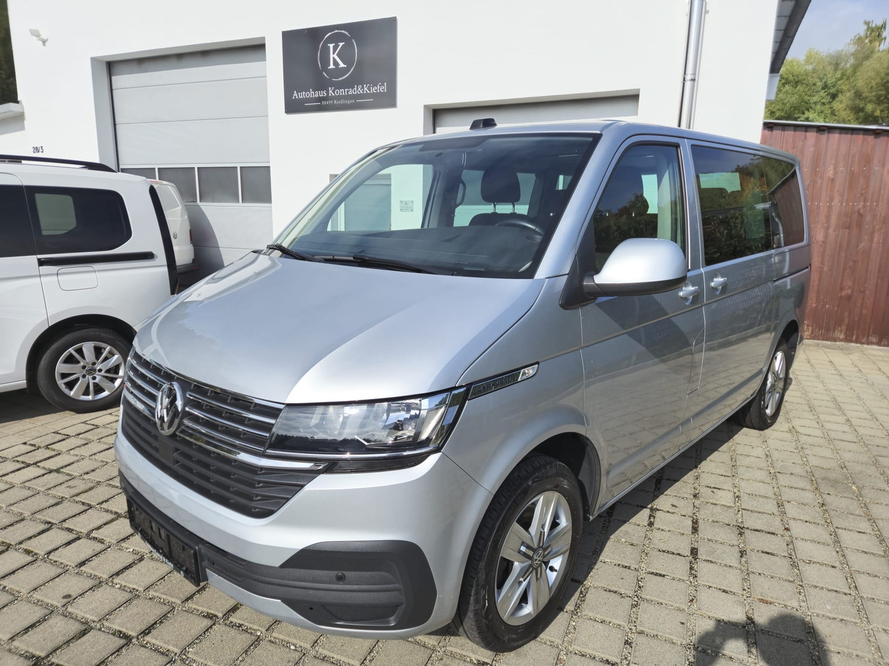 VOLKSWAGEN T6.1 Caravelle 4Motion/Automatik/Kamera/App-Con. - Potniški kombi: slika 1 VOLKSWAGEN T6.1 Caravelle 4Motion/Automatik/Kamera/App-Con. - Potniški kombi: slika 1
