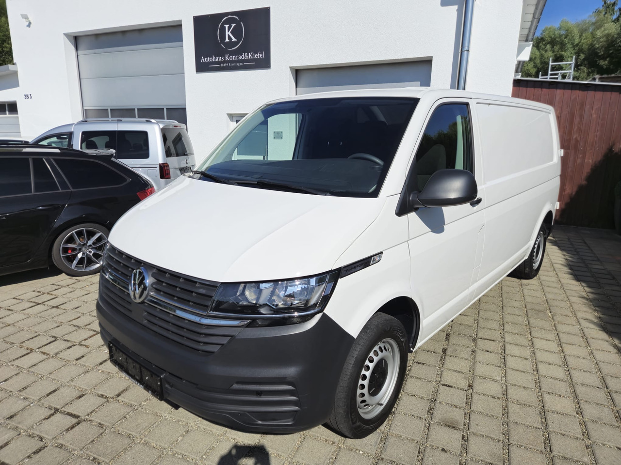 VOLKSWAGEN T6.1 Transporter Kasten lang FWD - Furgon: slika 1 VOLKSWAGEN T6.1 Transporter Kasten lang FWD - Furgon: slika 1