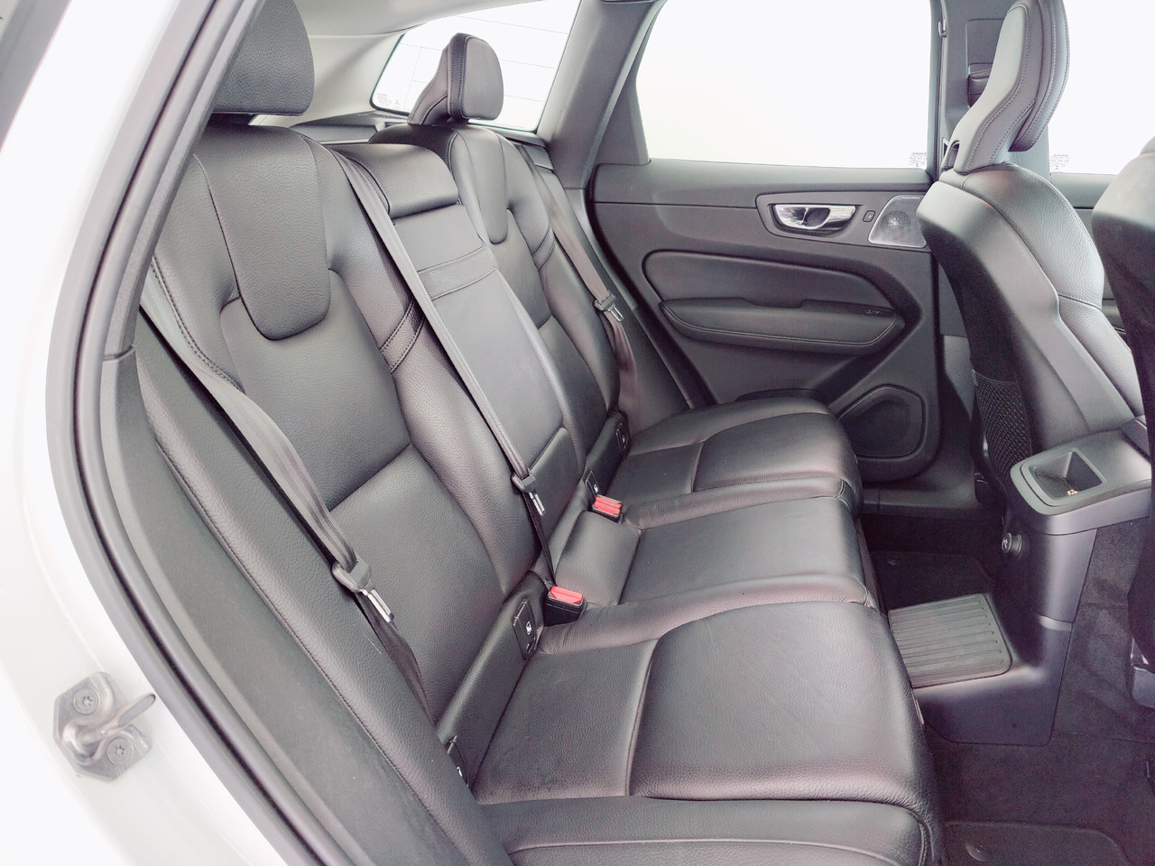 SUV Volvo XC60 t8 twin engine Momentum Plug-In Hybrid AWD AHK Leder Navi: slika 12