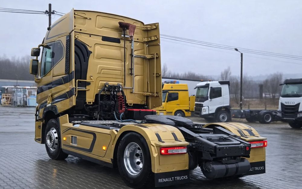 Renault T520 ADR FL / EURO 6 / Klimatyzacja postojowa / ALUFELGI / LED / Wentylowane fotele / - Vlačilec: slika 2 Renault T520 ADR FL / EURO 6 / Klimatyzacja postojowa / ALUFELGI / LED / Wentylowane fotele / - Vlačilec: slika 2