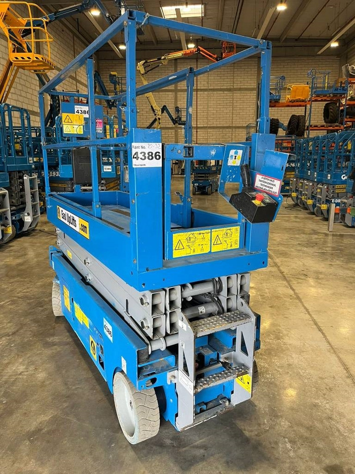 Genie GS 2032 - Škarjasta dvižna ploščad: slika 2 Genie GS 2032 - Škarjasta dvižna ploščad: slika 2