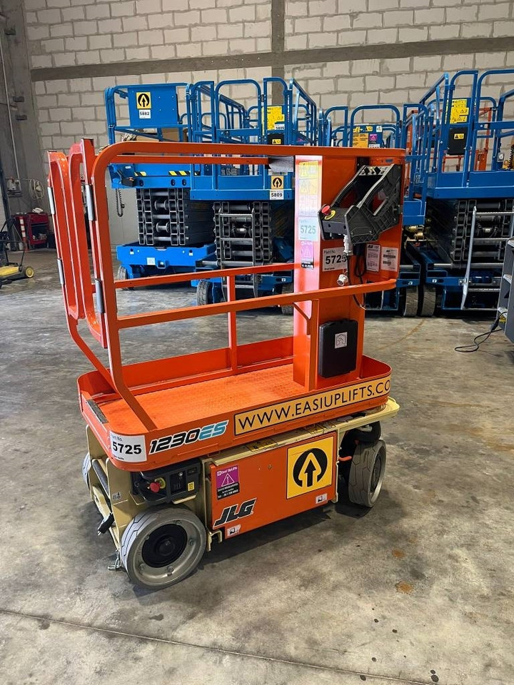 JLG 1230 ES - Vertikalni dvižni teleskop: slika 2 JLG 1230 ES - Vertikalni dvižni teleskop: slika 2