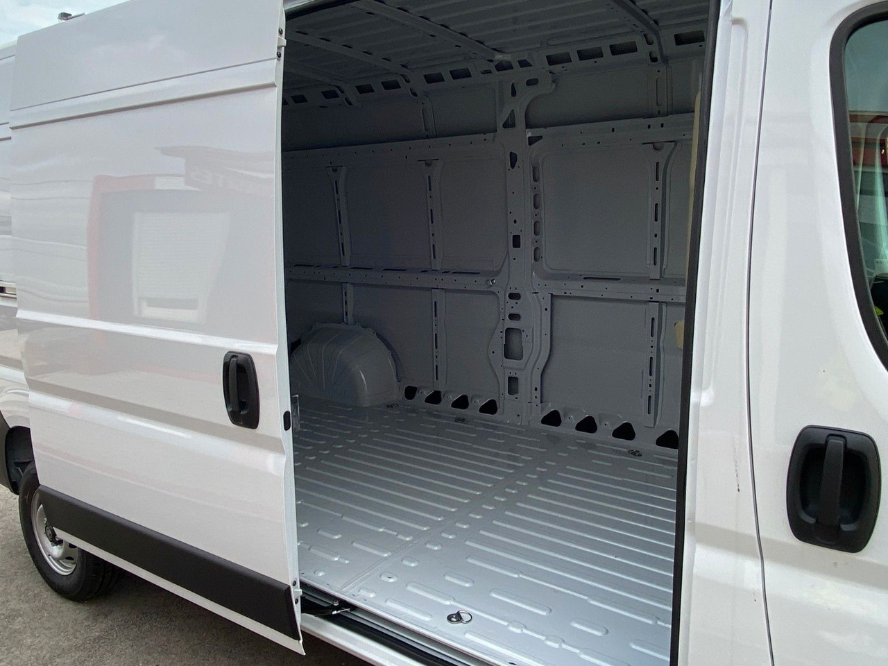 Furgon Citroën Jumper Kasten Hochraum 35 L3H2 BlueHDi 140: slika 11 Furgon Citroën Jumper Kasten Hochraum 35 L3H2 BlueHDi 140: slika 11