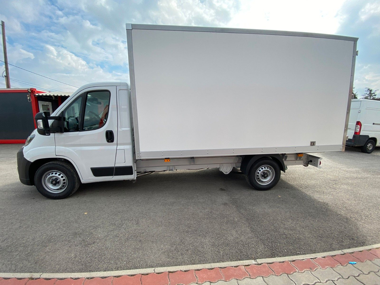 Fiat Ducato KOFFER - Dostavno vozilo z zabojnikom: slika 3 Fiat Ducato KOFFER - Dostavno vozilo z zabojnikom: slika 3