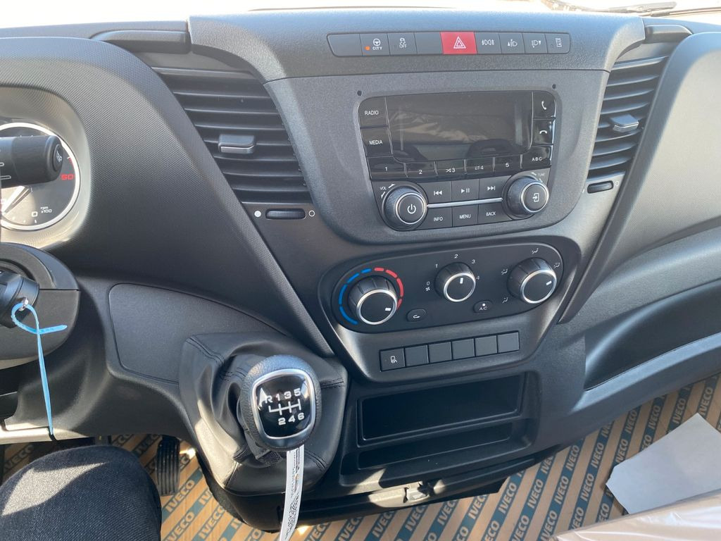 Iveco Daily Koffer mit LBW SOFORT Euro6E Iveco Daily Koffer mit LBW SOFORT Euro6E - Dostavno vozilo z zabojnikom: slika 3 Iveco Daily Koffer mit LBW SOFORT Euro6E Iveco Daily Koffer mit LBW SOFORT Euro6E - Dostavno vozilo z zabojnikom: slika 3