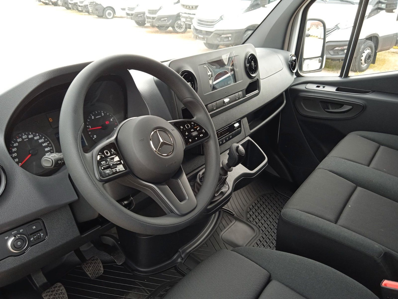 Mercedes-Benz 317 CDI Doka Pritsche - Dostavno vozilo s kesonom, Dostavno vozilo z dvojno kabino: slika 3 Mercedes-Benz 317 CDI Doka Pritsche - Dostavno vozilo s kesonom, Dostavno vozilo z dvojno kabino: slika 3