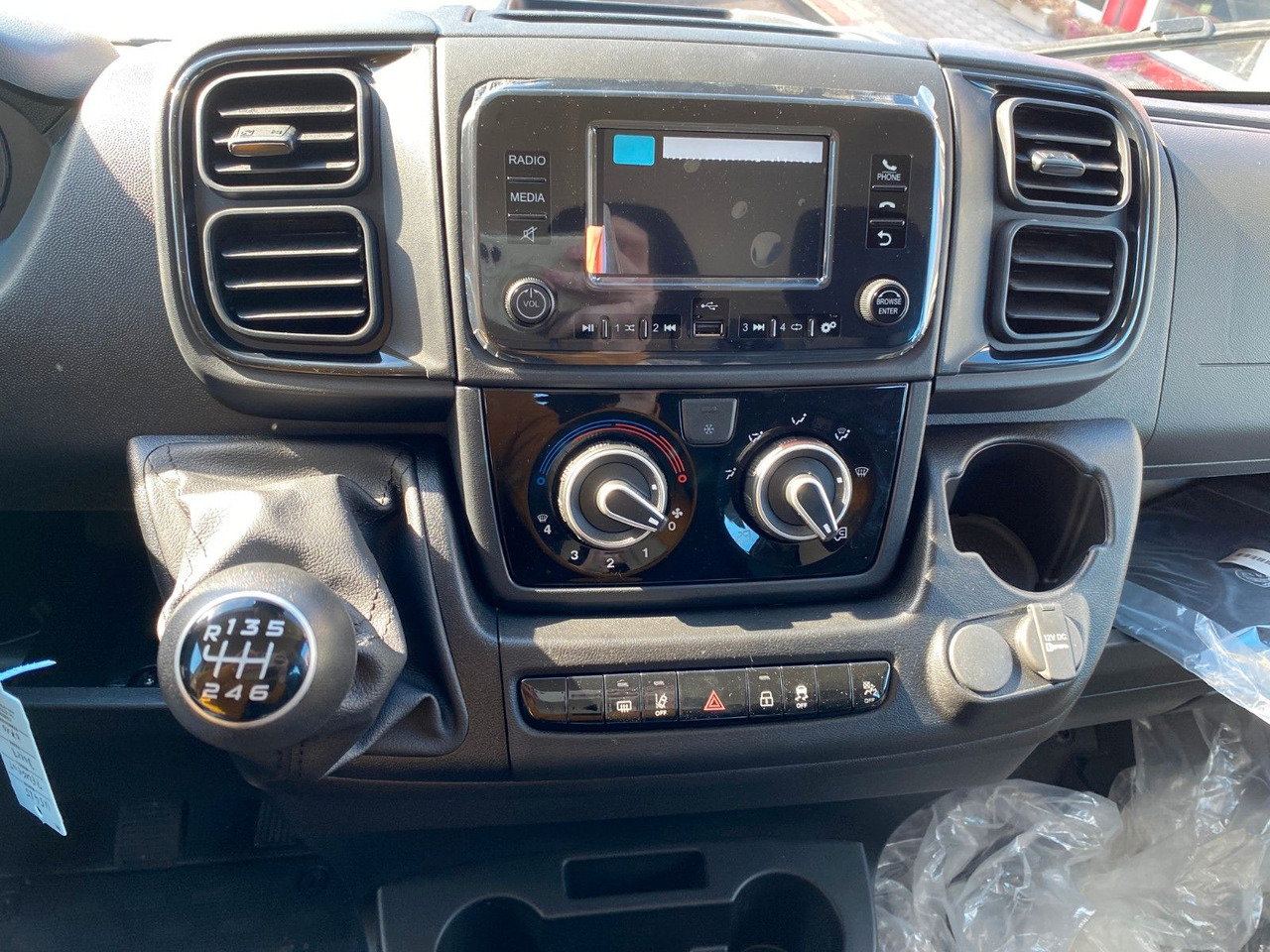 Peugeot BOXER CHDC L4 HEAVY PRITSCHE - Dostavno vozilo s kesonom, Dostavno vozilo z dvojno kabino: slika 3 Peugeot BOXER CHDC L4 HEAVY PRITSCHE - Dostavno vozilo s kesonom, Dostavno vozilo z dvojno kabino: slika 3