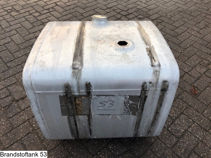 Iveco B 0.74 x D 0.65 x H 0.62 = 300 Liter - Rezervoar za gorivo: slika 5 Iveco B 0.74 x D 0.65 x H 0.62 = 300 Liter - Rezervoar za gorivo: slika 5
