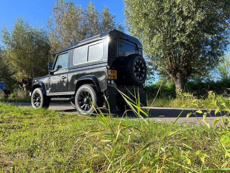 Land Rover Defender X tech with black pack - Avtomobil: slika 2 Land Rover Defender X tech with black pack - Avtomobil: slika 2