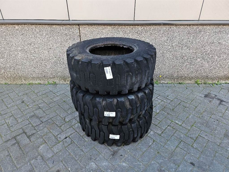 Ahlmann AL95-Titan 12.5/80-18-Tire/Reifen/Band - Gume in platišča za Gradbeni stroj: slika 1 Ahlmann AL95-Titan 12.5/80-18-Tire/Reifen/Band - Gume in platišča za Gradbeni stroj: slika 1