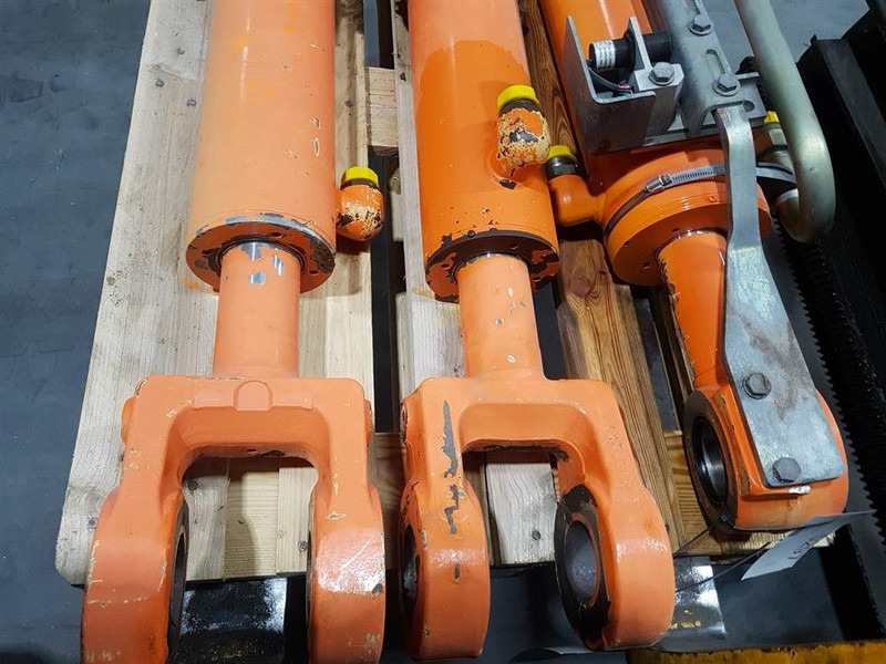 FIAT-HITACHI W 170 - Lifting cylinder/Hubzylinder/Hefcilinder - Hidravlika: slika 4 FIAT-HITACHI W 170 - Lifting cylinder/Hubzylinder/Hefcilinder - Hidravlika: slika 4