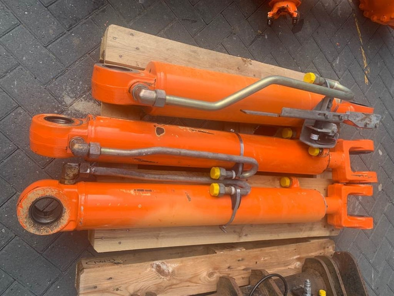 FIAT-HITACHI W 170 - Lifting cylinder/Hubzylinder/Hefcilinder - Hidravlika: slika 2 FIAT-HITACHI W 170 - Lifting cylinder/Hubzylinder/Hefcilinder - Hidravlika: slika 2