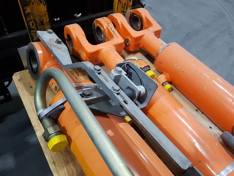FIAT-HITACHI W 170 - Lifting cylinder/Hubzylinder/Hefcilinder - Hidravlika: slika 3 FIAT-HITACHI W 170 - Lifting cylinder/Hubzylinder/Hefcilinder - Hidravlika: slika 3
