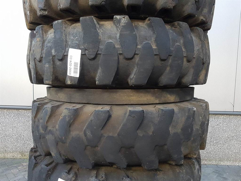 Furukawa W725LS-10.00-20-Tire/Reifen/Band - Gume in platišča za Gradbeni stroj: slika 4 Furukawa W725LS-10.00-20-Tire/Reifen/Band - Gume in platišča za Gradbeni stroj: slika 4