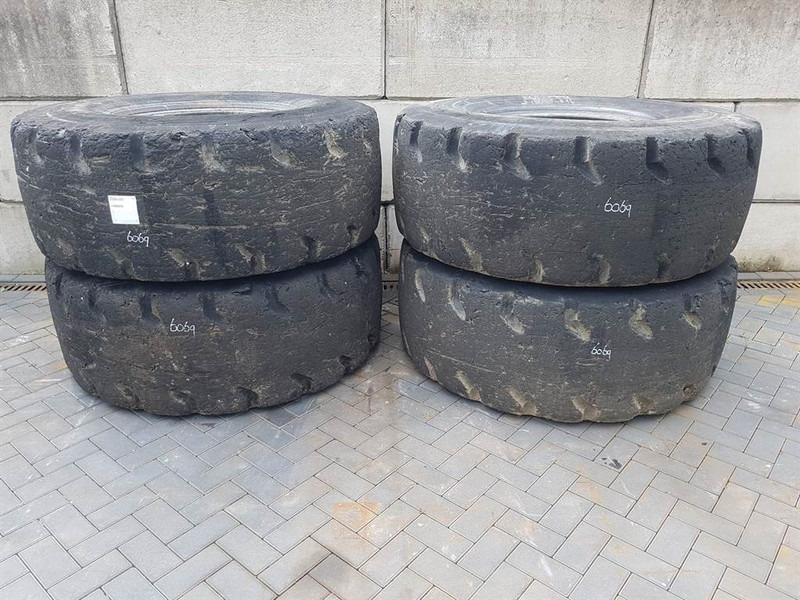 Goodyear 23.5-25 - Tyre/Reifen/Band - Guma za Gradbeni stroj: slika 1 Goodyear 23.5-25 - Tyre/Reifen/Band - Guma za Gradbeni stroj: slika 1