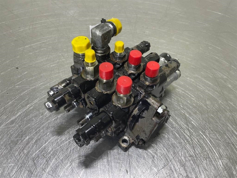 Hitachi ZW95LSD-KYB 00030-30141-Valve/Ventile/Ventiel - Hidravlika za Gradbeni stroj: slika 2 Hitachi ZW95LSD-KYB 00030-30141-Valve/Ventile/Ventiel - Hidravlika za Gradbeni stroj: slika 2