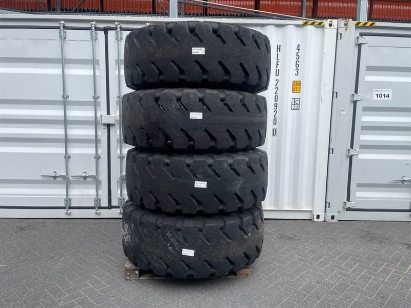 Hyundai HL740-9-Michelin 20.5R25-Tire/Reifen/Band - Gume in platišča za Gradbeni stroj: slika 1 Hyundai HL740-9-Michelin 20.5R25-Tire/Reifen/Band - Gume in platišča za Gradbeni stroj: slika 1