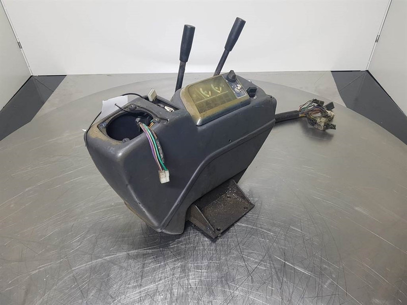 Komatsu PW 75/95 (FAI) - Dashboard/Console/Konsole - Kabina in notranjost za Gradbeni stroj: slika 4 Komatsu PW 75/95 (FAI) - Dashboard/Console/Konsole - Kabina in notranjost za Gradbeni stroj: slika 4