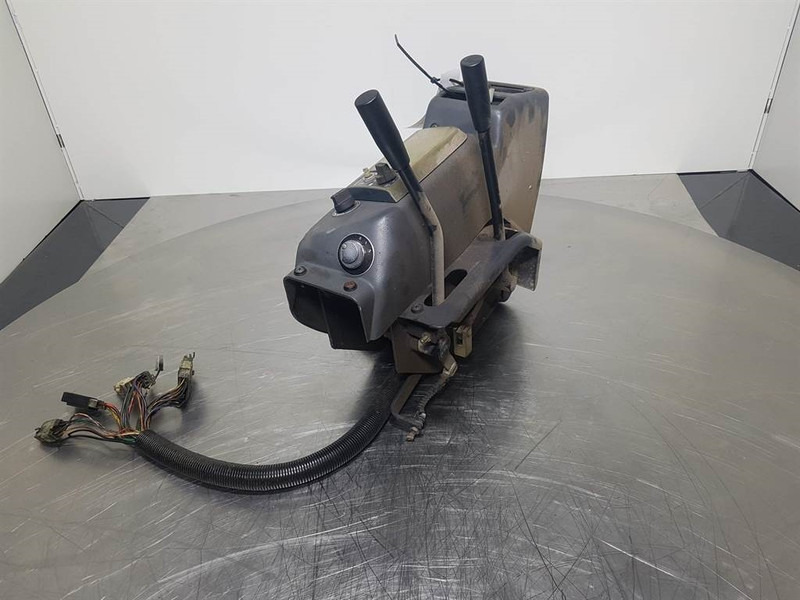 Komatsu PW 75/95 (FAI) - Dashboard/Console/Konsole - Kabina in notranjost za Gradbeni stroj: slika 2 Komatsu PW 75/95 (FAI) - Dashboard/Console/Konsole - Kabina in notranjost za Gradbeni stroj: slika 2