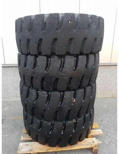 Liebherr L514 Stereo-Goodyear 17.5R25-Tire/Reifen/Band - Guma za Gradbeni stroj: slika 2 Liebherr L514 Stereo-Goodyear 17.5R25-Tire/Reifen/Band - Guma za Gradbeni stroj: slika 2