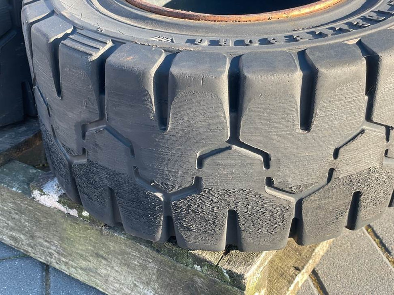 Linde -Trelleborg 200/50-10-Tire/Reifen/Band - Gume in platišča za Gradbeni stroj: slika 3 Linde -Trelleborg 200/50-10-Tire/Reifen/Band - Gume in platišča za Gradbeni stroj: slika 3