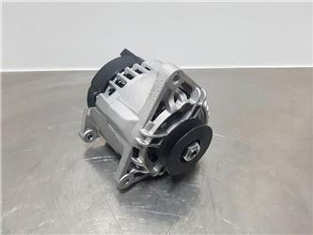 Manitou 12V 80A - Alternator/Lichtmaschine/Dynamo - Motor za Gradbeni stroj: slika 1 Manitou 12V 80A - Alternator/Lichtmaschine/Dynamo - Motor za Gradbeni stroj: slika 1