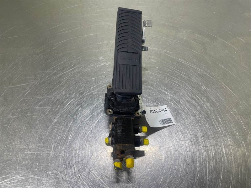 Mecalac 12MTX-5360657-Brake valve/Bremsventile/Remventiel - Hidravlika za Gradbeni stroj: slika 2 Mecalac 12MTX-5360657-Brake valve/Bremsventile/Remventiel - Hidravlika za Gradbeni stroj: slika 2