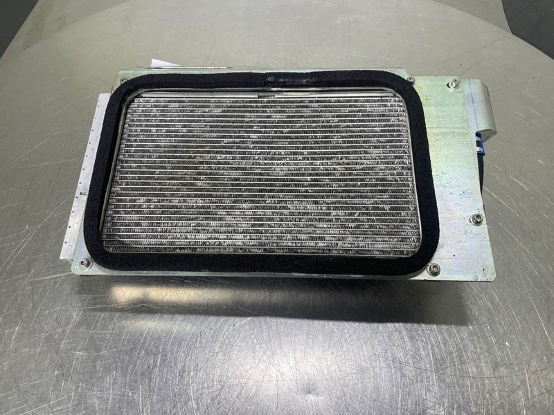 Mecalac 12MTX-5370437-Airco condenser/Klimakondensator - Okvir/ Šasija za Gradbeni stroj: slika 2 Mecalac 12MTX-5370437-Airco condenser/Klimakondensator - Okvir/ Šasija za Gradbeni stroj: slika 2