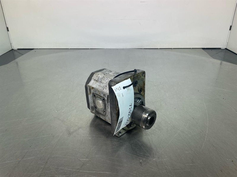 Sauer Danfoss SNP3NN/044RN06-111.25.220.0A-Gearpump/Tandwielpomp - Hidravlika za Gradbeni stroj: slika 3 Sauer Danfoss SNP3NN/044RN06-111.25.220.0A-Gearpump/Tandwielpomp - Hidravlika za Gradbeni stroj: slika 3