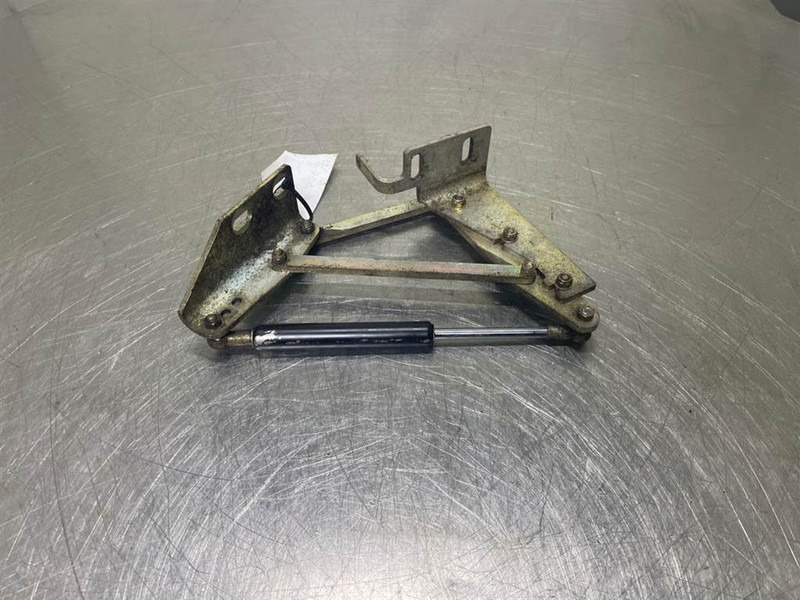 Schaeff SKL834-0451019031-Hinge left/Scharnier - Okvir/ Šasija za Gradbeni stroj: slika 1 Schaeff SKL834-0451019031-Hinge left/Scharnier - Okvir/ Šasija za Gradbeni stroj: slika 1