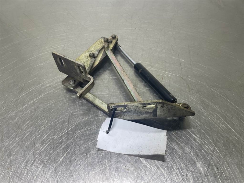 Schaeff SKL834-0451019031-Hinge left/Scharnier - Okvir/ Šasija za Gradbeni stroj: slika 3 Schaeff SKL834-0451019031-Hinge left/Scharnier - Okvir/ Šasija za Gradbeni stroj: slika 3