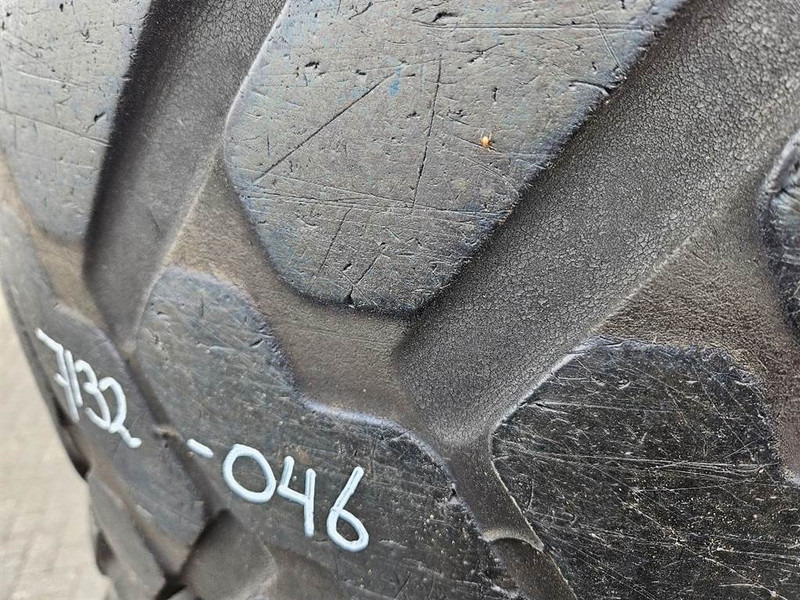 Schaeff SKL834-Firestone 405/70R18-Tire/Reifen/Band - Gume in platišča za Gradbeni stroj: slika 4 Schaeff SKL834-Firestone 405/70R18-Tire/Reifen/Band - Gume in platišča za Gradbeni stroj: slika 4
