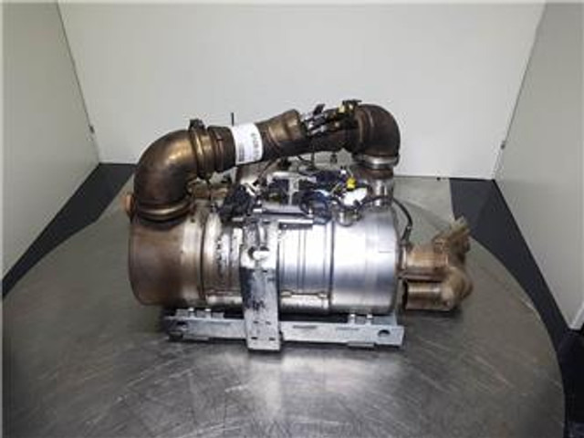 Sennebogen 818 - Exhaust system/Auspuff/Uitlaat - Motor in deli za Gradbeni stroj: slika 1 Sennebogen 818 - Exhaust system/Auspuff/Uitlaat - Motor in deli za Gradbeni stroj: slika 1