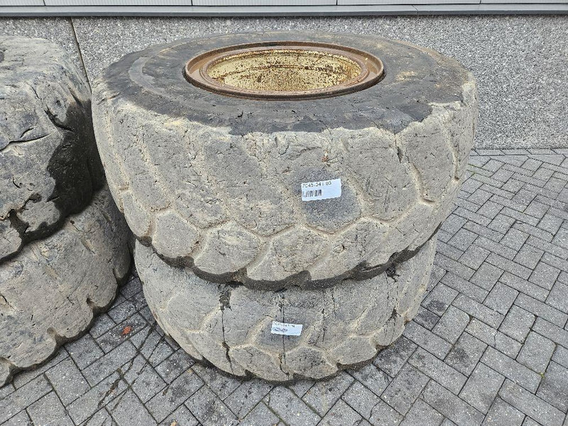 Terex TL260S-Banden 20.5-R25-Solid wheels / Full Gummi - Gume in platišča za Gradbeni stroj: slika 2 Terex TL260S-Banden 20.5-R25-Solid wheels / Full Gummi - Gume in platišča za Gradbeni stroj: slika 2