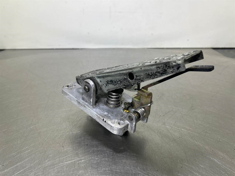 Terex TW150-6041506-Brake pedal/Bremspedal/Rempedaal - Kabina in notranjost za Gradbeni stroj: slika 4 Terex TW150-6041506-Brake pedal/Bremspedal/Rempedaal - Kabina in notranjost za Gradbeni stroj: slika 4