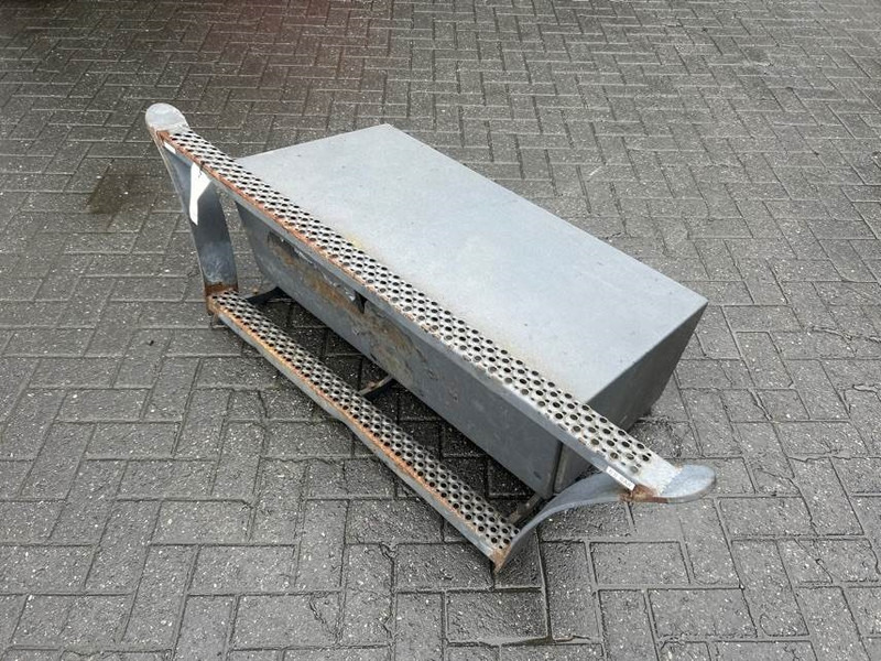 Terex TW150-6105515/6105516-Stair panel/Trittstufen - Okvir/ Šasija za Gradbeni stroj: slika 1 Terex TW150-6105515/6105516-Stair panel/Trittstufen - Okvir/ Šasija za Gradbeni stroj: slika 1