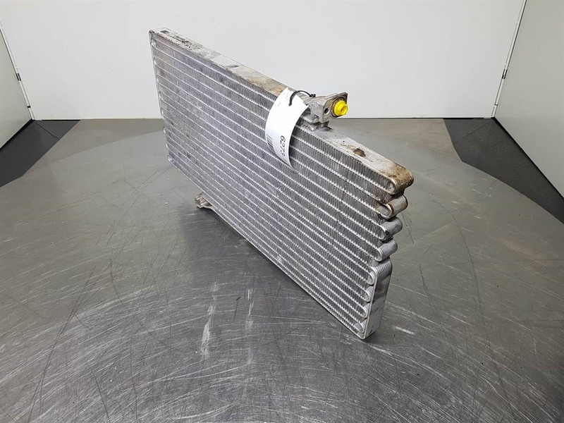 Volvo L50F-Modine 5053410-Airco condenser/Airco koeler - Okvir/ Šasija za Gradbeni stroj: slika 2 Volvo L50F-Modine 5053410-Airco condenser/Airco koeler - Okvir/ Šasija za Gradbeni stroj: slika 2