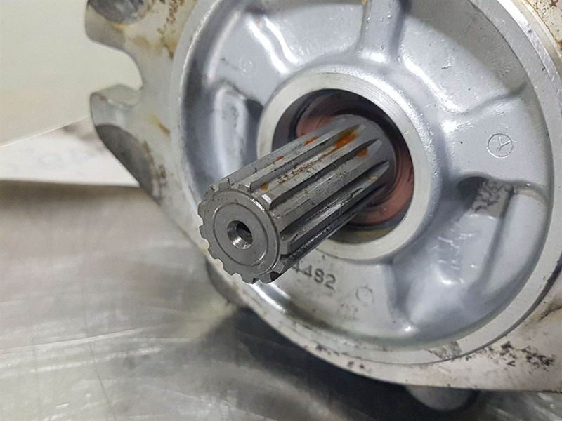 Yanmar V70 Speeder - Gearpump/Zahnradpumpe/Tandwielpomp - Hidravlika za Gradbeni stroj: slika 4 Yanmar V70 Speeder - Gearpump/Zahnradpumpe/Tandwielpomp - Hidravlika za Gradbeni stroj: slika 4