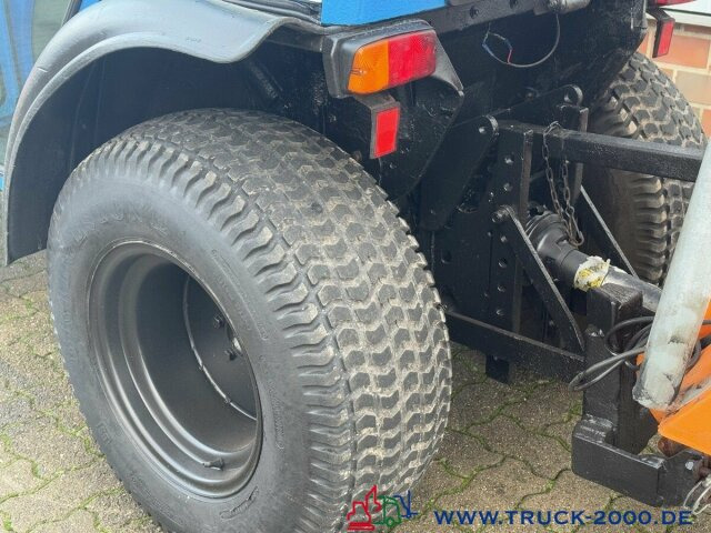 Iseki 2120 Winterdienst Besen + Streuer 2 Zapfwellen - Mestni traktor: slika 5 Iseki 2120 Winterdienst Besen + Streuer 2 Zapfwellen - Mestni traktor: slika 5