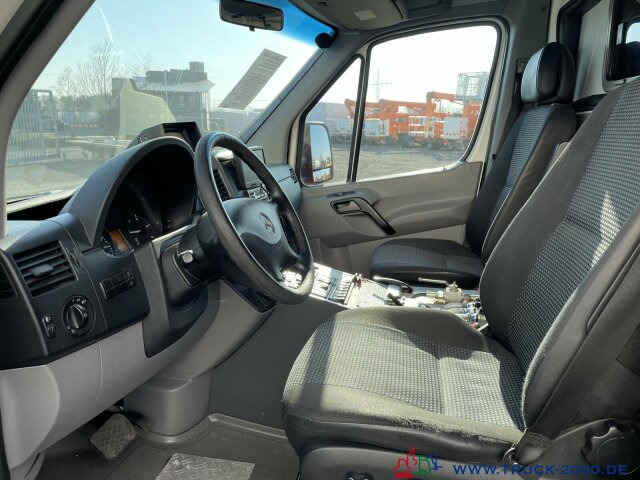 Mercedes-Benz 515 CDI Ölspurreiniger Technik Bj. 2013 - Vozilo za pometanje: slika 4 Mercedes-Benz 515 CDI Ölspurreiniger Technik Bj. 2013 - Vozilo za pometanje: slika 4
