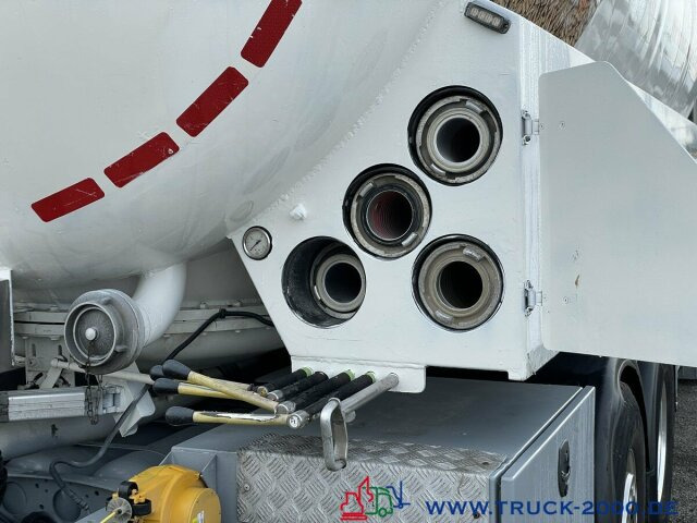 Mercedes-Benz Actros 2544 Silo Holz Pellets 28m³ inkl. Waage - Vakuumski tovornjak: slika 2 Mercedes-Benz Actros 2544 Silo Holz Pellets 28m³ inkl. Waage - Vakuumski tovornjak: slika 2