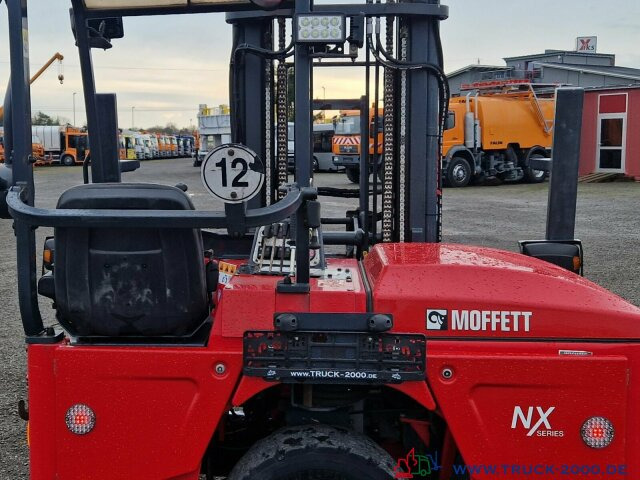 Moffett Mitnahmestapler 4 Wege Allrad NX Typ M 4 25.4 - Oprtni viličar: slika 4 Moffett Mitnahmestapler 4 Wege Allrad NX Typ M 4 25.4 - Oprtni viličar: slika 4