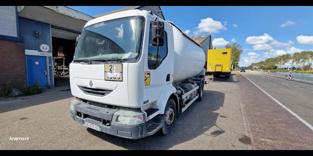 Renault MIDLUM 220 GAS / LPG - Tovornjak cisterna: slika 2 Renault MIDLUM 220 GAS / LPG - Tovornjak cisterna: slika 2
