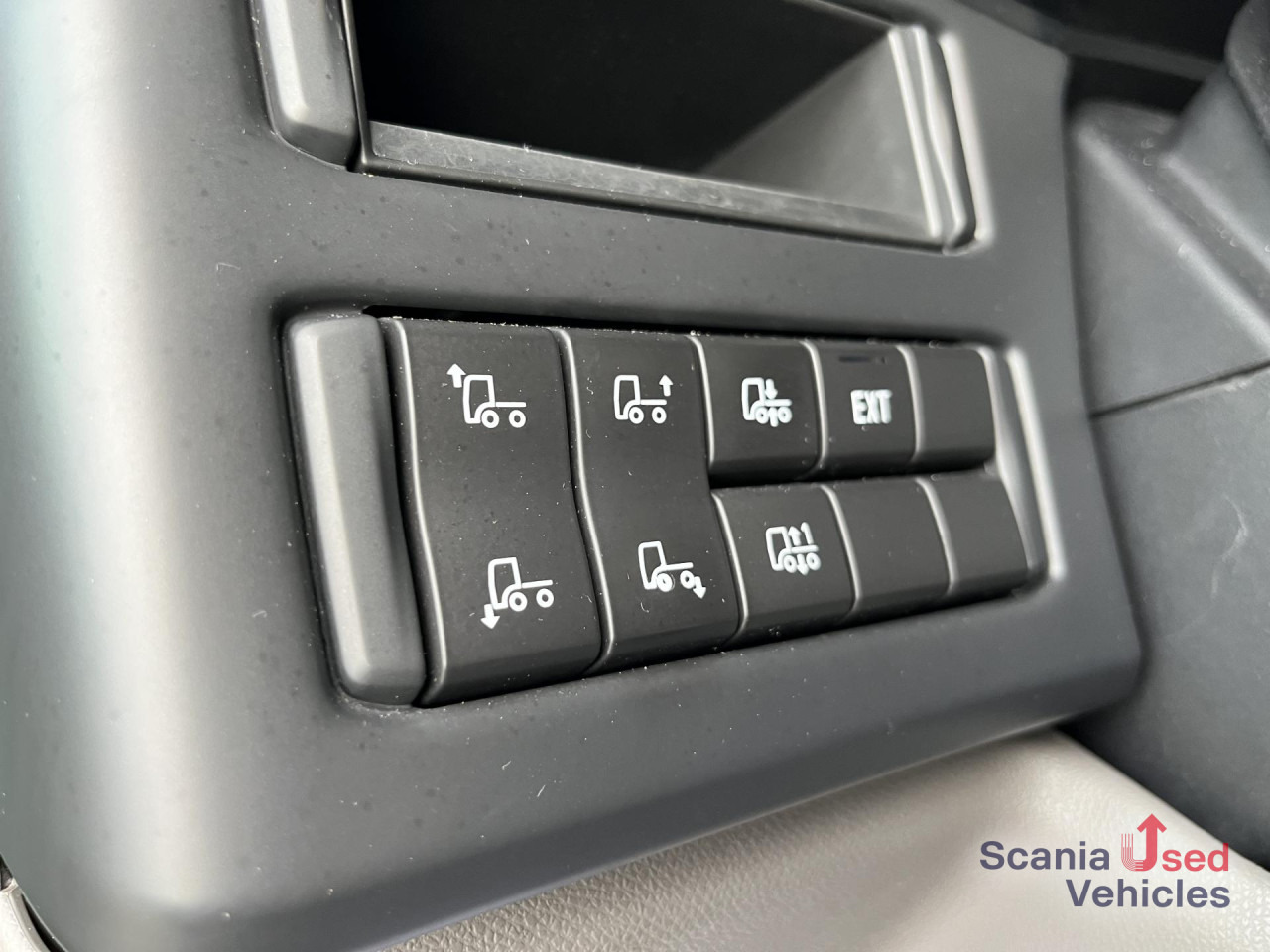 SCANIA P 320 B6x2*4NB RETARDER FULL AIR 8T 7.2x2.5x2.35M - Tovornjak zabojnik: slika 4 SCANIA P 320 B6x2*4NB RETARDER FULL AIR 8T 7.2x2.5x2.35M - Tovornjak zabojnik: slika 4