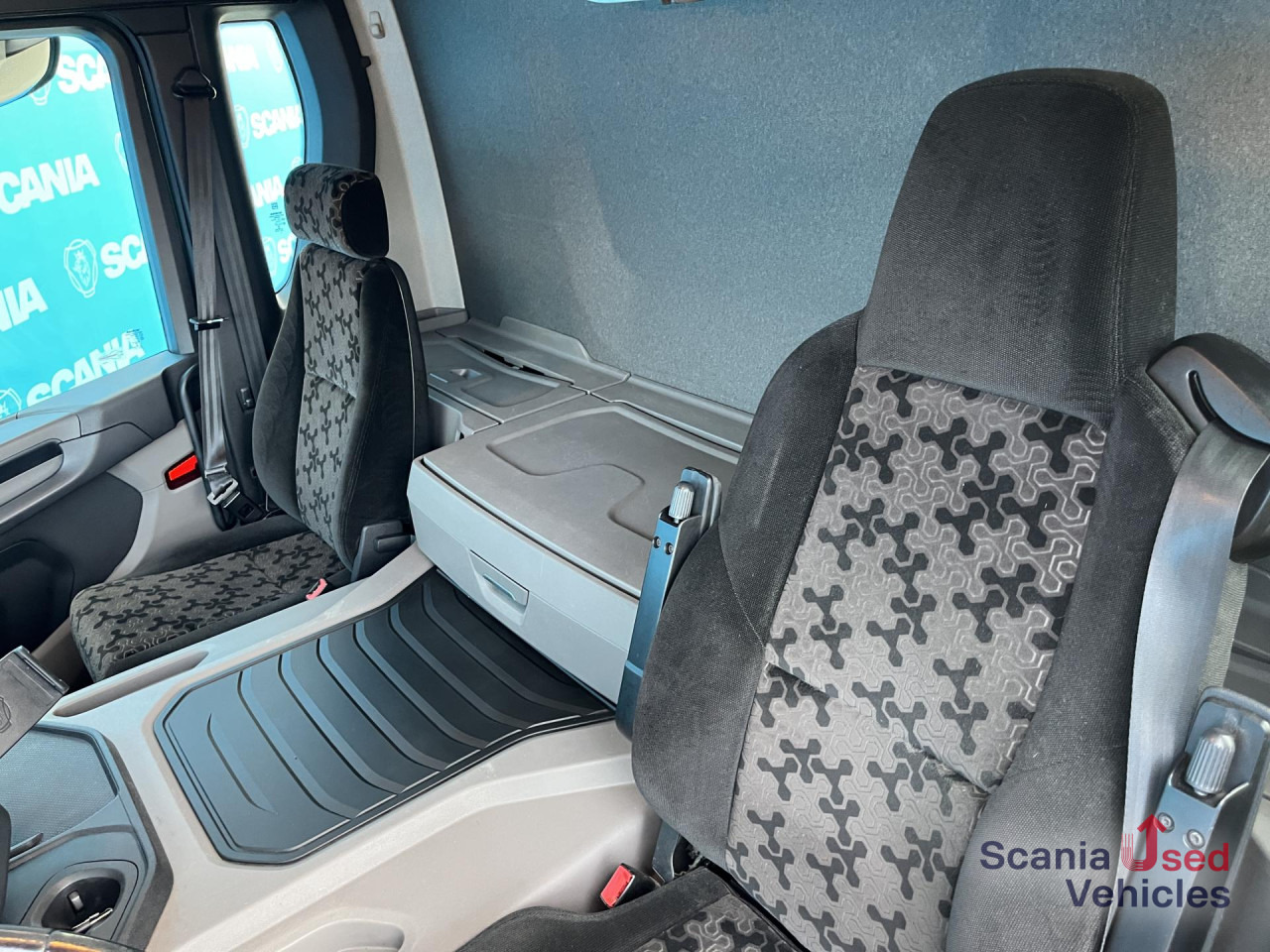 SCANIA P 320 B6x2*4NB RETARDER FULL AIR 8T 7.2x2.5x2.35M - Tovornjak zabojnik: slika 3 SCANIA P 320 B6x2*4NB RETARDER FULL AIR 8T 7.2x2.5x2.35M - Tovornjak zabojnik: slika 3