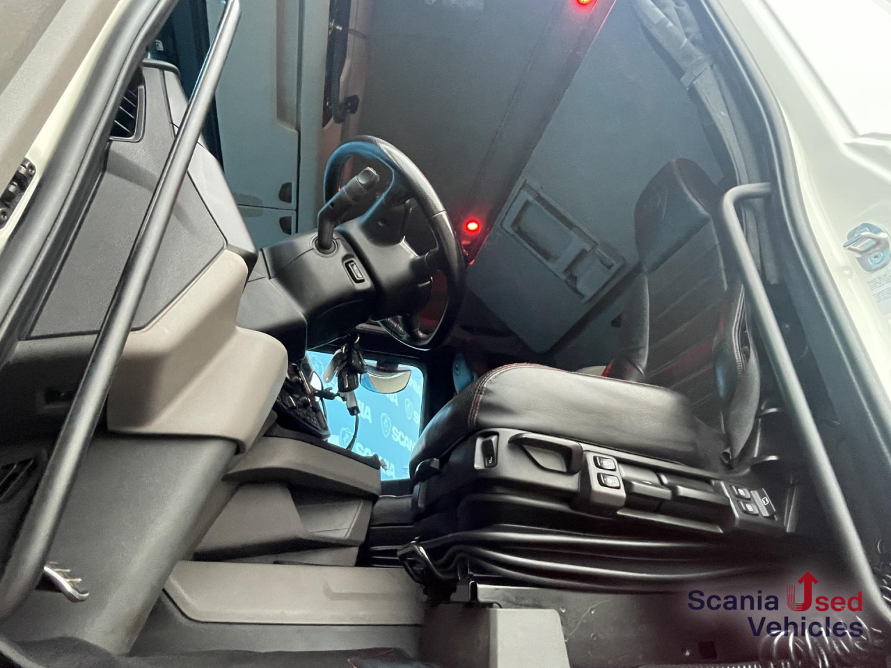 SCANIA R 650 B6x4NB RETARDER V8 WOOD KESLA 2112T CRANE - Tovornjak za prevoz lesa, Tovornjak z dvigalom: slika 5 SCANIA R 650 B6x4NB RETARDER V8 WOOD KESLA 2112T CRANE - Tovornjak za prevoz lesa, Tovornjak z dvigalom: slika 5