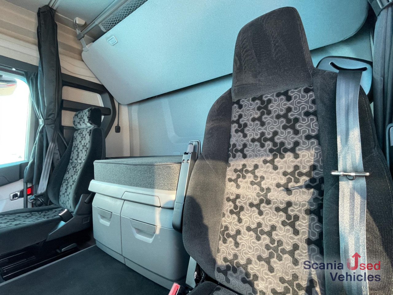 SCANIA R 410 A4x2NA RETARDER LED NAVI - Vlačilec: slika 5 SCANIA R 410 A4x2NA RETARDER LED NAVI - Vlačilec: slika 5